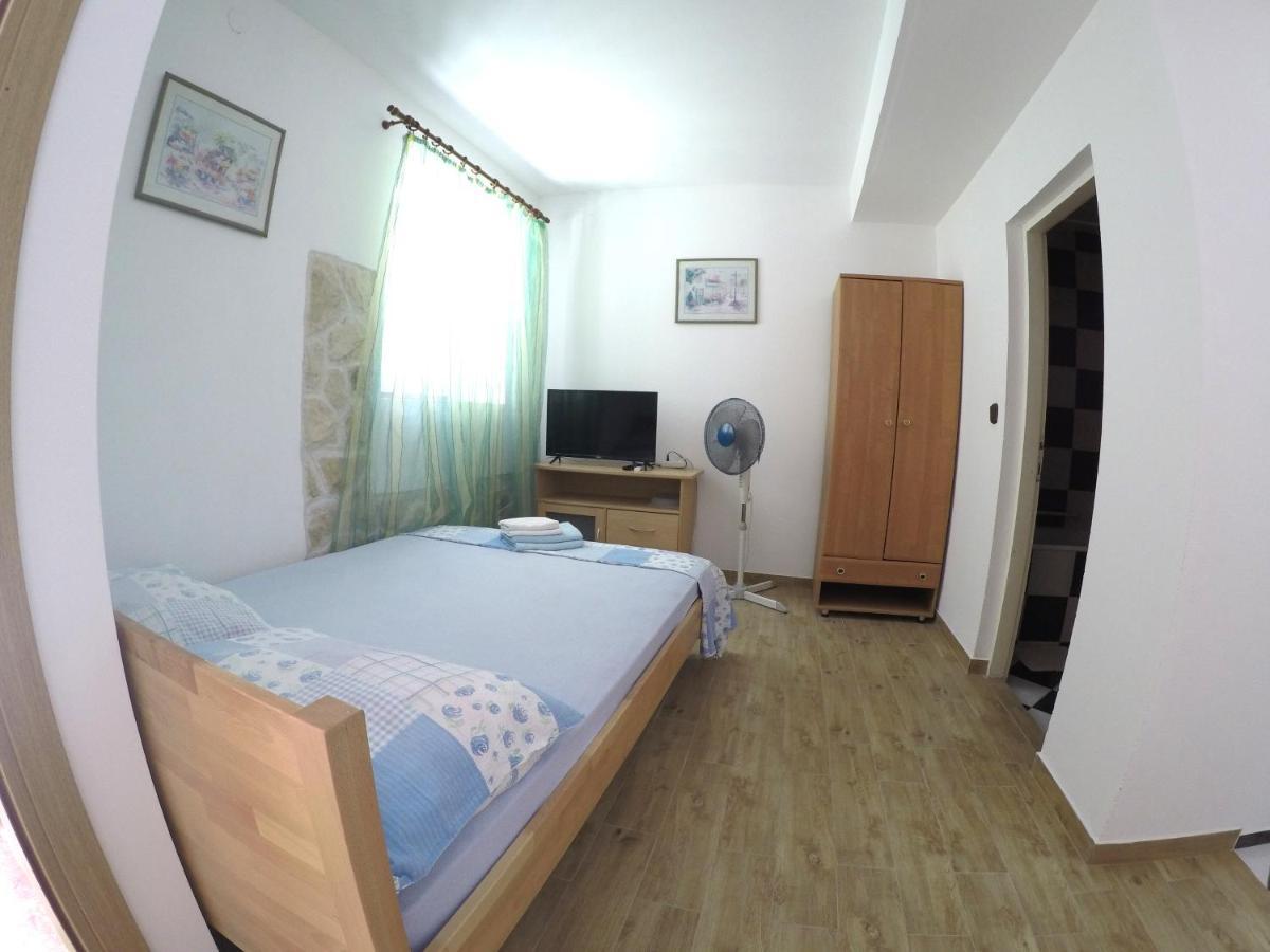 Peach Apartment'S Repic Bibinje Exterior photo