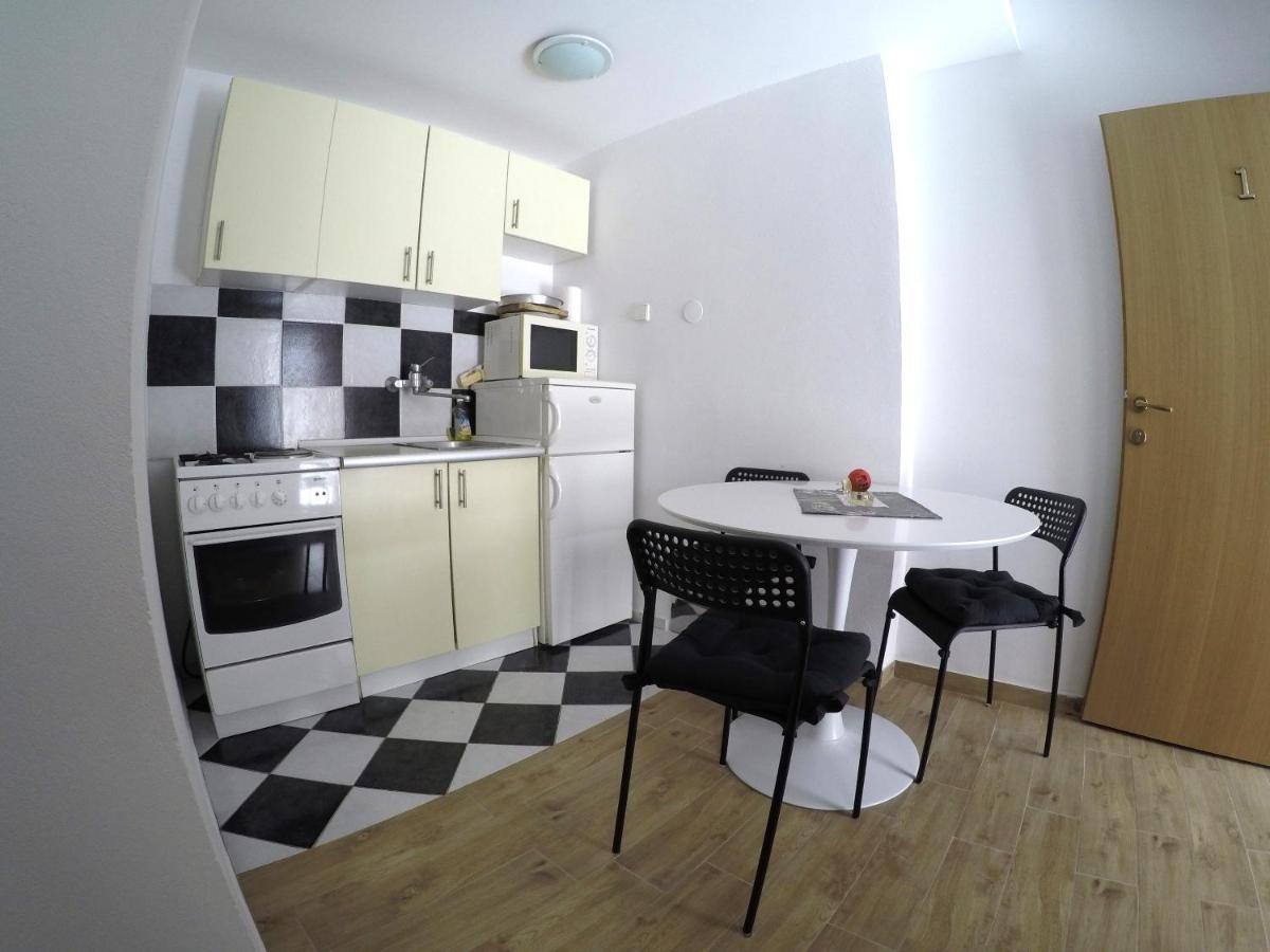 Peach Apartment'S Repic Bibinje Exterior photo