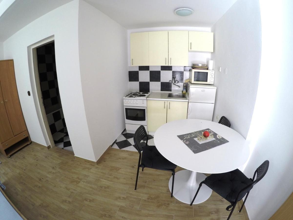 Peach Apartment'S Repic Bibinje Exterior photo